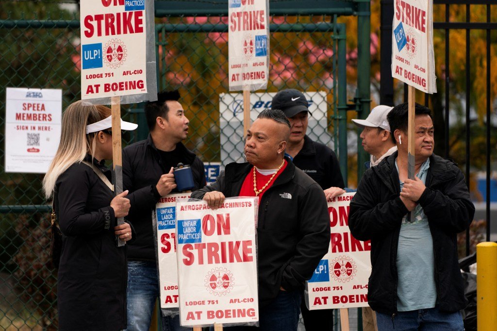 Boeing to send pink slips to thousands of workers within weeks as