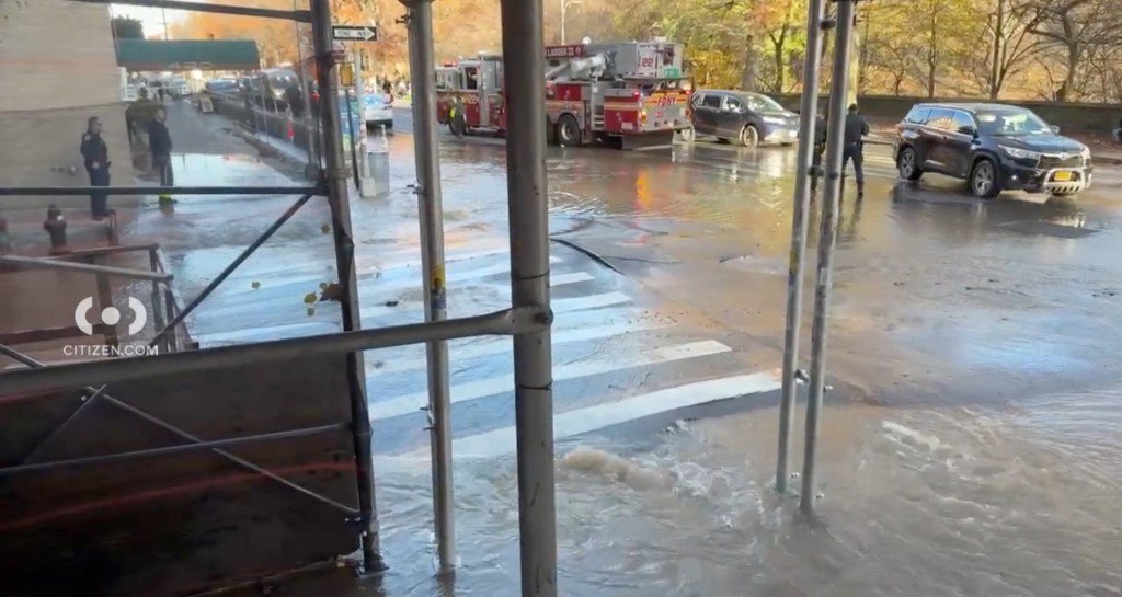Water main break on UWS floods NYC subway station, disrupting commuter ...