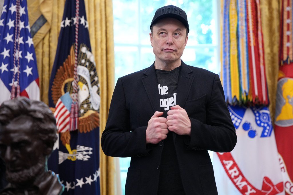 Elon Musk body-checked Treasury Secretary Scott Bessent ‘like a rugby ...