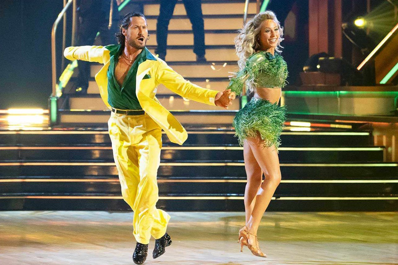 Who Was Kicked Off Dancing With The Stars Tonight